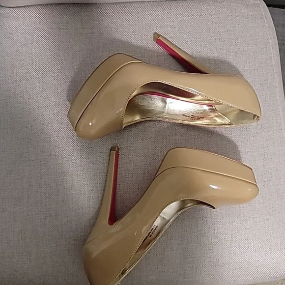 Shoes - Picture 1 of 2